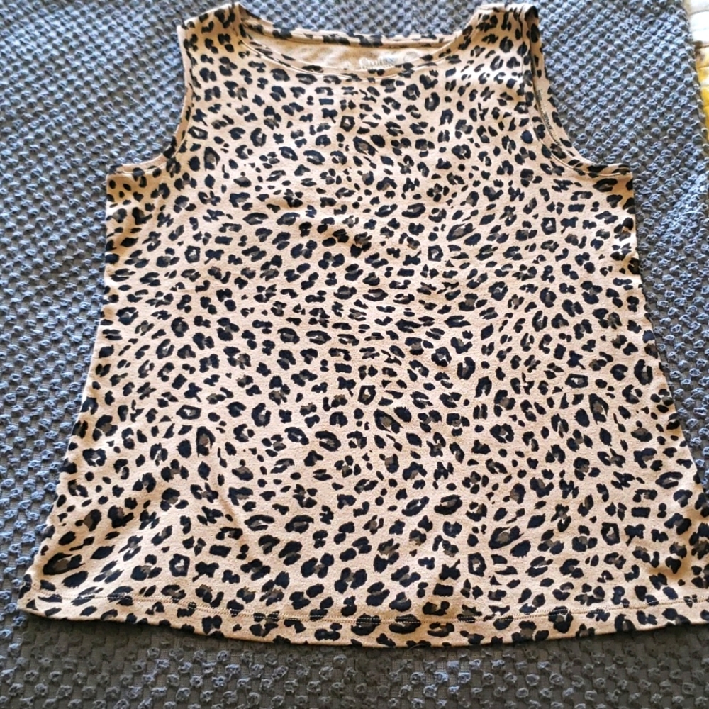Leopard print sleeveless tee/tank